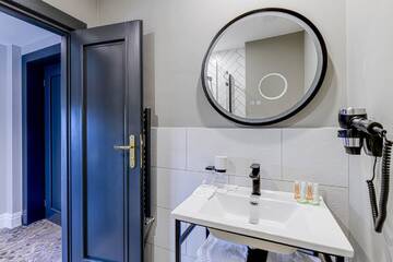 Фото номера Двухместный номер с 1 кроватью или 2 отдельными кроватями Отель HOTEL BOUTIQUE DONNA ANNA г. Giroc 2